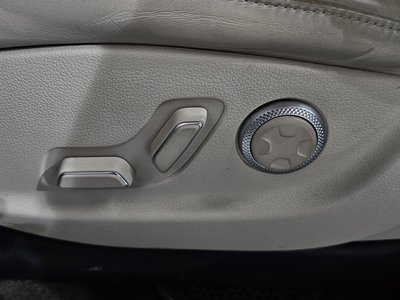 2022 Genesis GV80 thumbnail 36