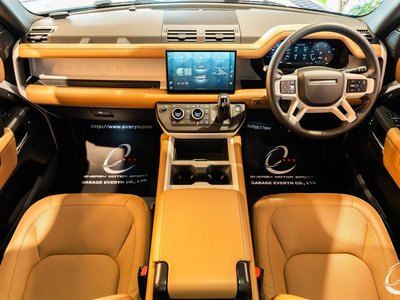 LAND ROVER DEFENDER - 3