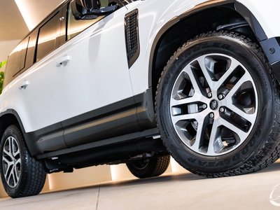 LAND ROVER DEFENDER - 10