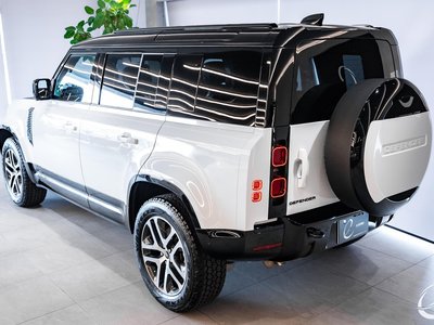 LAND ROVER DEFENDER - 9