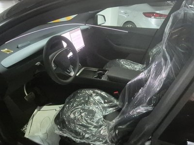 TESLA MODEL Y - 4