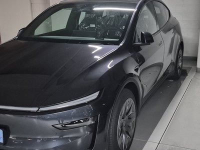 TESLA MODEL Y - 2