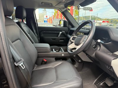 LAND ROVER DEFENDER - 8