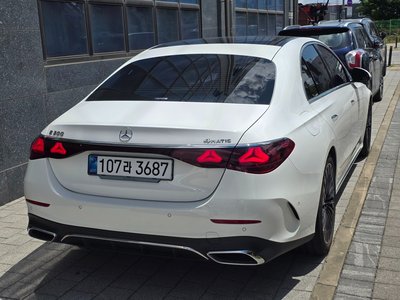 MERCEDES-BENZ E-CLASS - 3