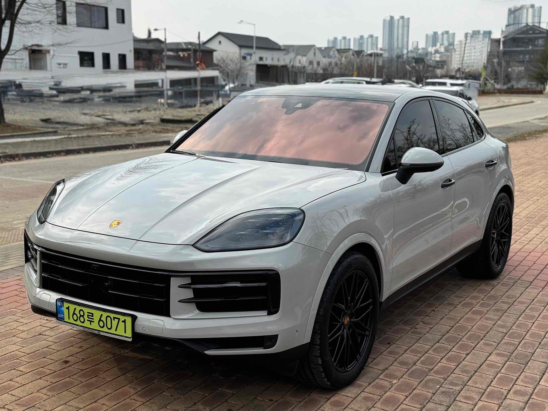 PORSCHE CAYENNE - View 1