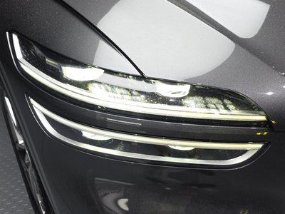 صورة 9 لـ 2022 Genesis GV70
