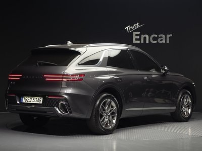 صورة 4 لـ 2022 Genesis GV70