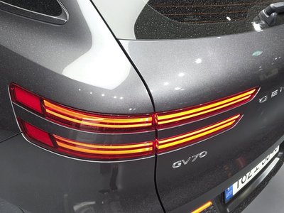 صورة 10 لـ 2022 Genesis GV70