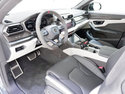 LAMBORGHINI URUS - 2