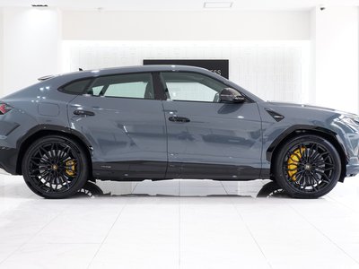 LAMBORGHINI URUS - 5