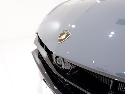 LAMBORGHINI URUS - 10