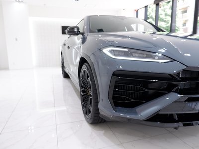 LAMBORGHINI URUS - 7
