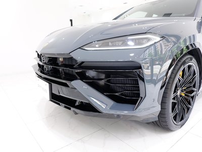 LAMBORGHINI URUS - 8