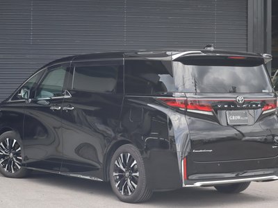 2025 Toyota VELLFIRE photo 6