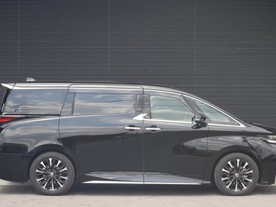 2025 Toyota VELLFIRE photo 3