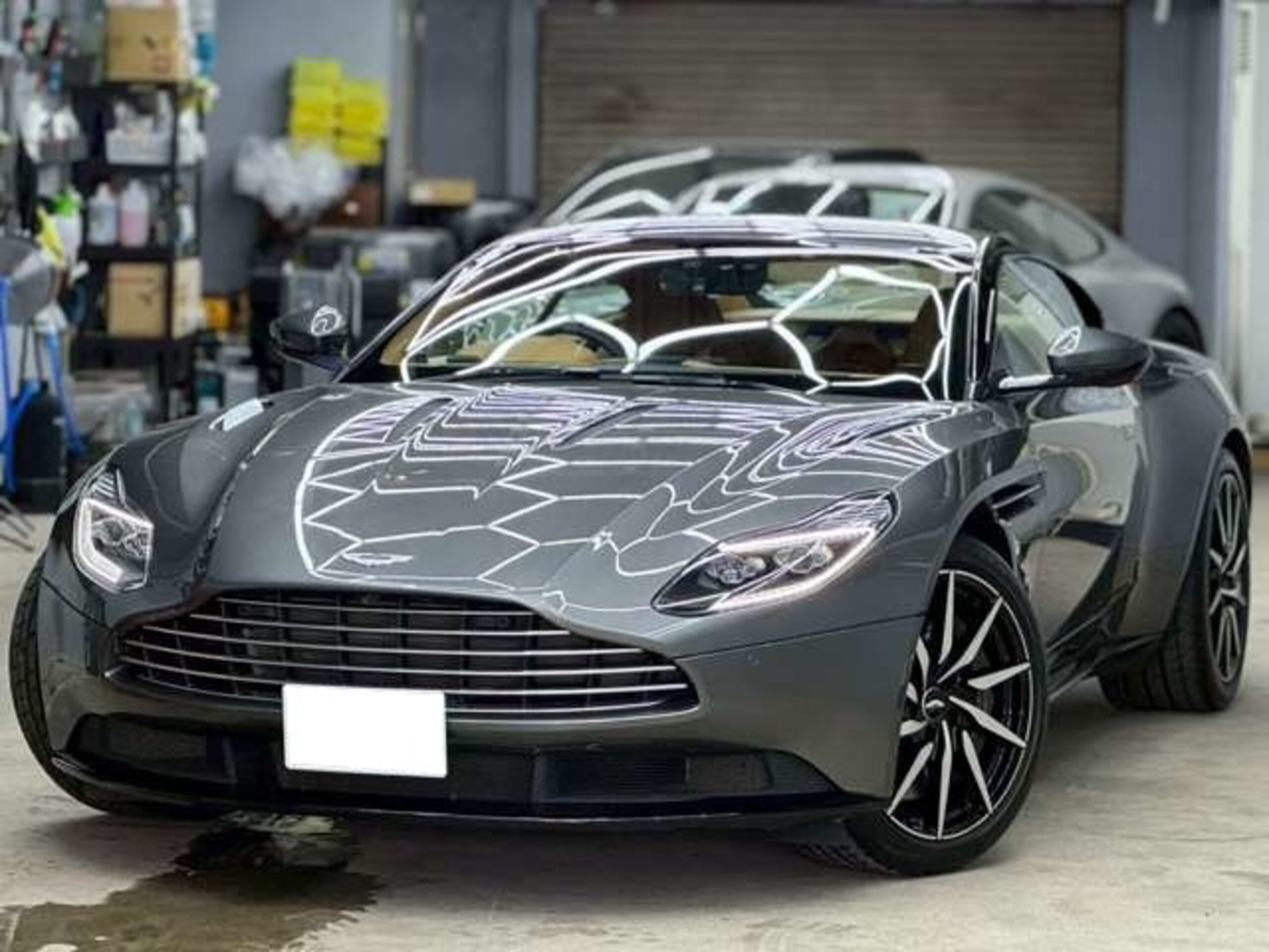ASTON MARTIN DB11 - View 1