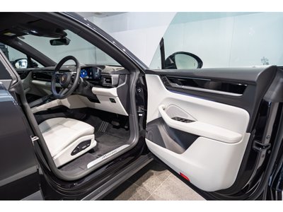 2026 Porsche MACAN thumbnail 14