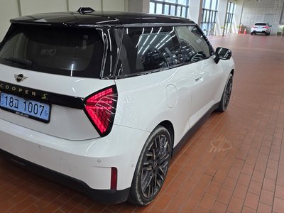 صورة 6 لـ 2024 MINI COOPER ELECTRIC