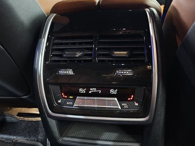 2022 BMW X6 — миниатюра 24