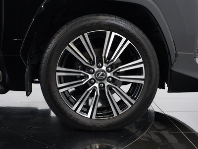 صورة 5 لـ 2024 Lexus LX