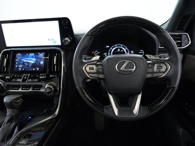 صورة 10 لـ 2024 Lexus LX