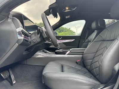 2025 BMW I7 — фото 9