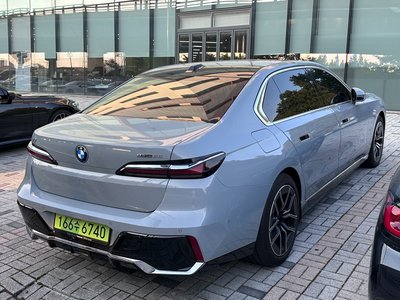 2025 BMW I7 — фото 4