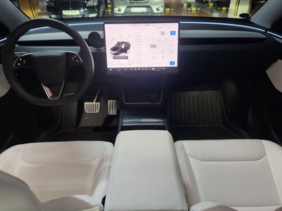 TESLA MODEL Y - 2