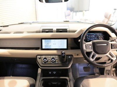 LAND ROVER DEFENDER - 3