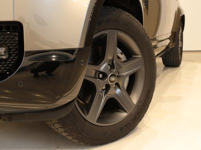 LAND ROVER DEFENDER - 4