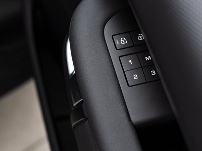 2025 LAND Rover DISCOVERY photo 8