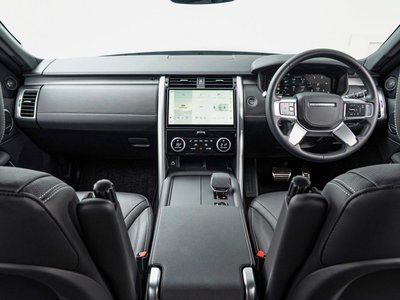2025 LAND Rover DISCOVERY photo 2