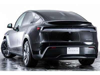 TESLA MODEL Y - 10