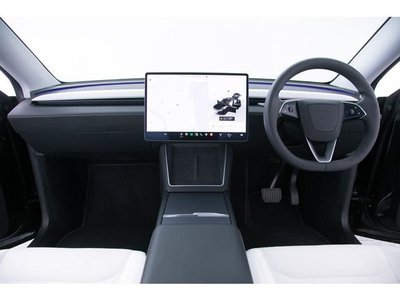 TESLA MODEL Y - 3