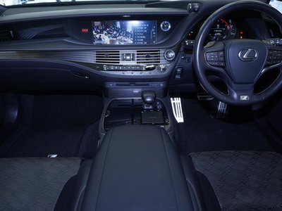 صورة 9 لـ 2018 Lexus LS
