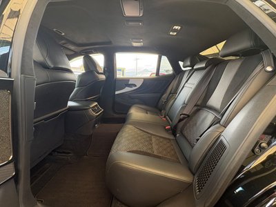 2017 Lexus LS — миниатюра 23