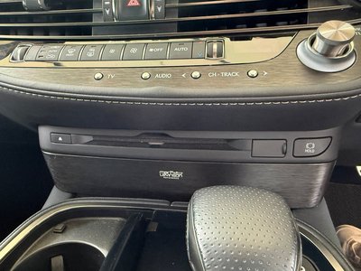 2017 Lexus LS — миниатюра 16