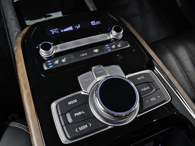 2020 Genesis G90 — миниатюра 19