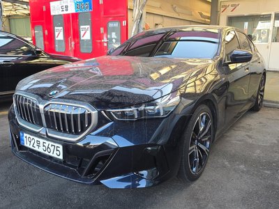 BMW 5 SERIES - 1