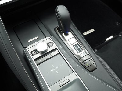 2019 Lexus LC — миниатюра 18