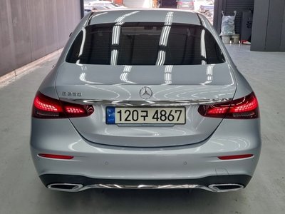 MERCEDES-BENZ E-CLASS - 3