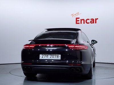 PORSCHE PANAMERA - 4
