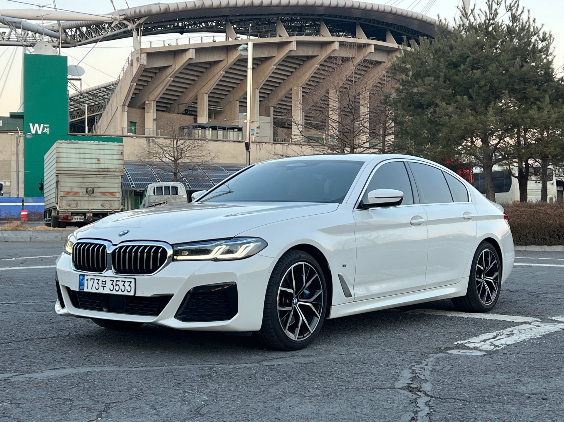 BMW 5 SERIES - View 1