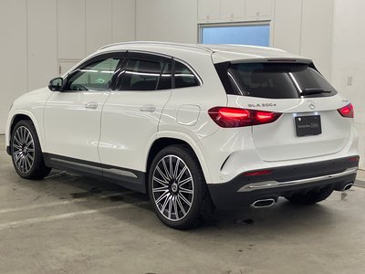 MERCEDES-BENZ GLA - 4