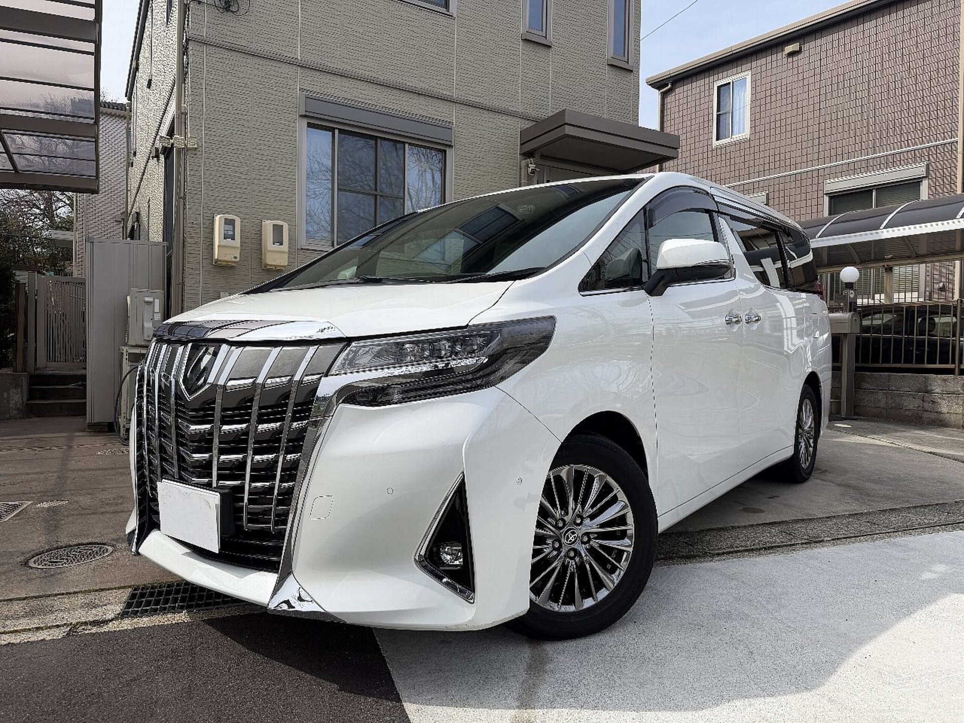 TOYOTA ALPHARD - View 1