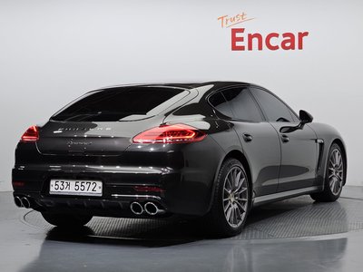 PORSCHE PANAMERA - 4