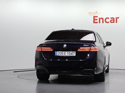 2024 BMW 5 SERIES — фото 4