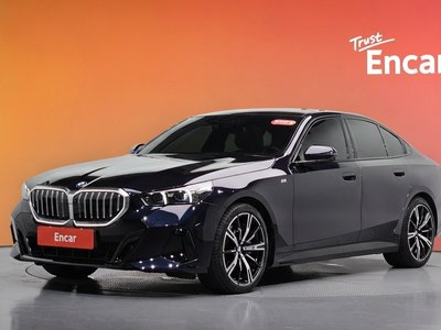 2024 BMW 5 SERIES — фото 1