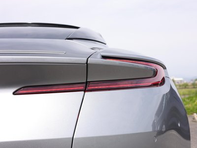 ASTON MARTIN DB12 - 8