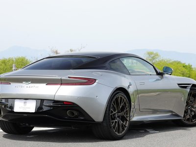 ASTON MARTIN DB12 - 6